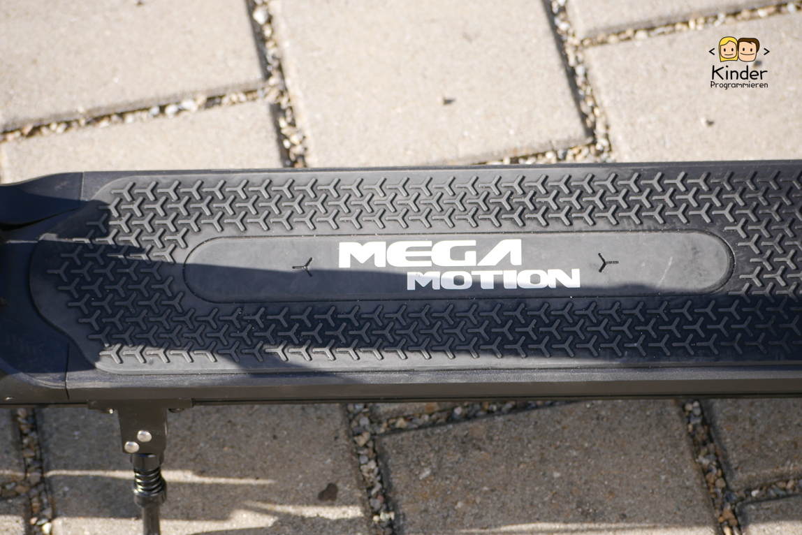 Das stabile Trittbrett des Scooter MEGA MOTION M5